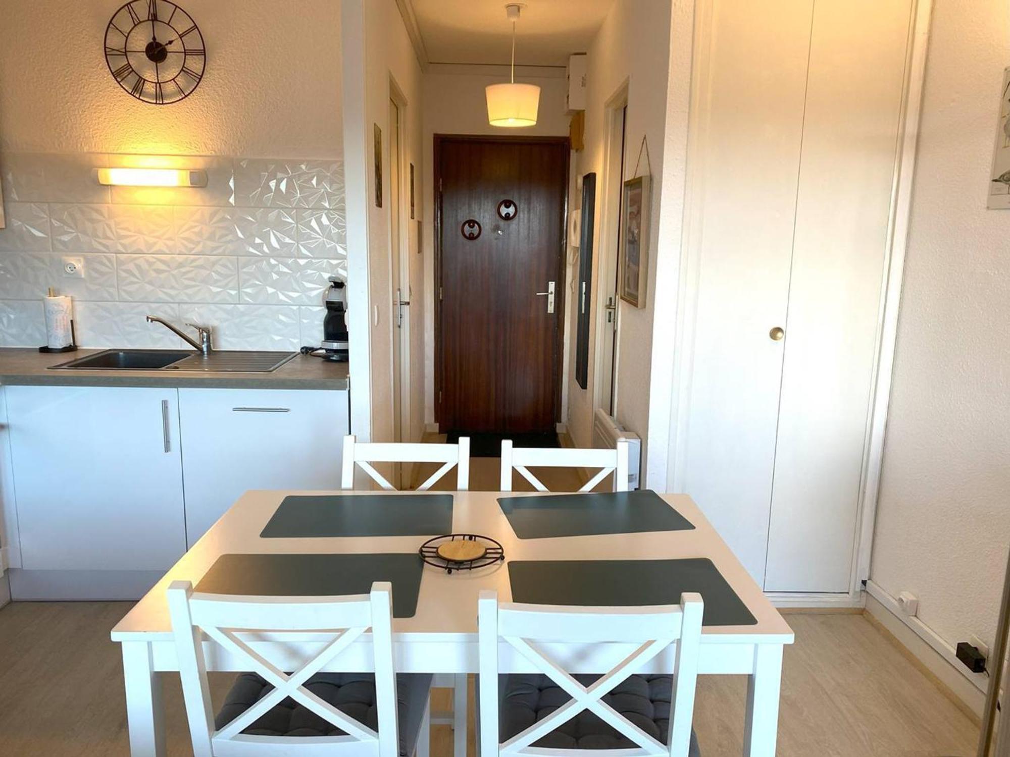 Calme Avec Balcon, Parking, Pres Du Port De - Fr-1-368-412 *